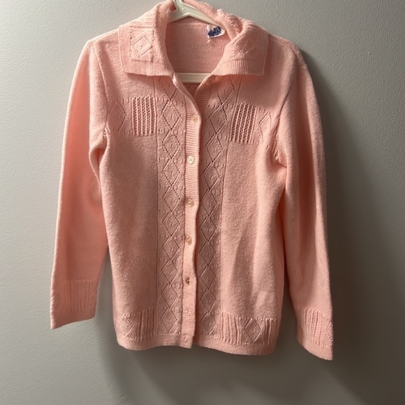 VINTAGE wintuk light pink button up cardigan, size small, 100% rayon - Picture 4 of 4